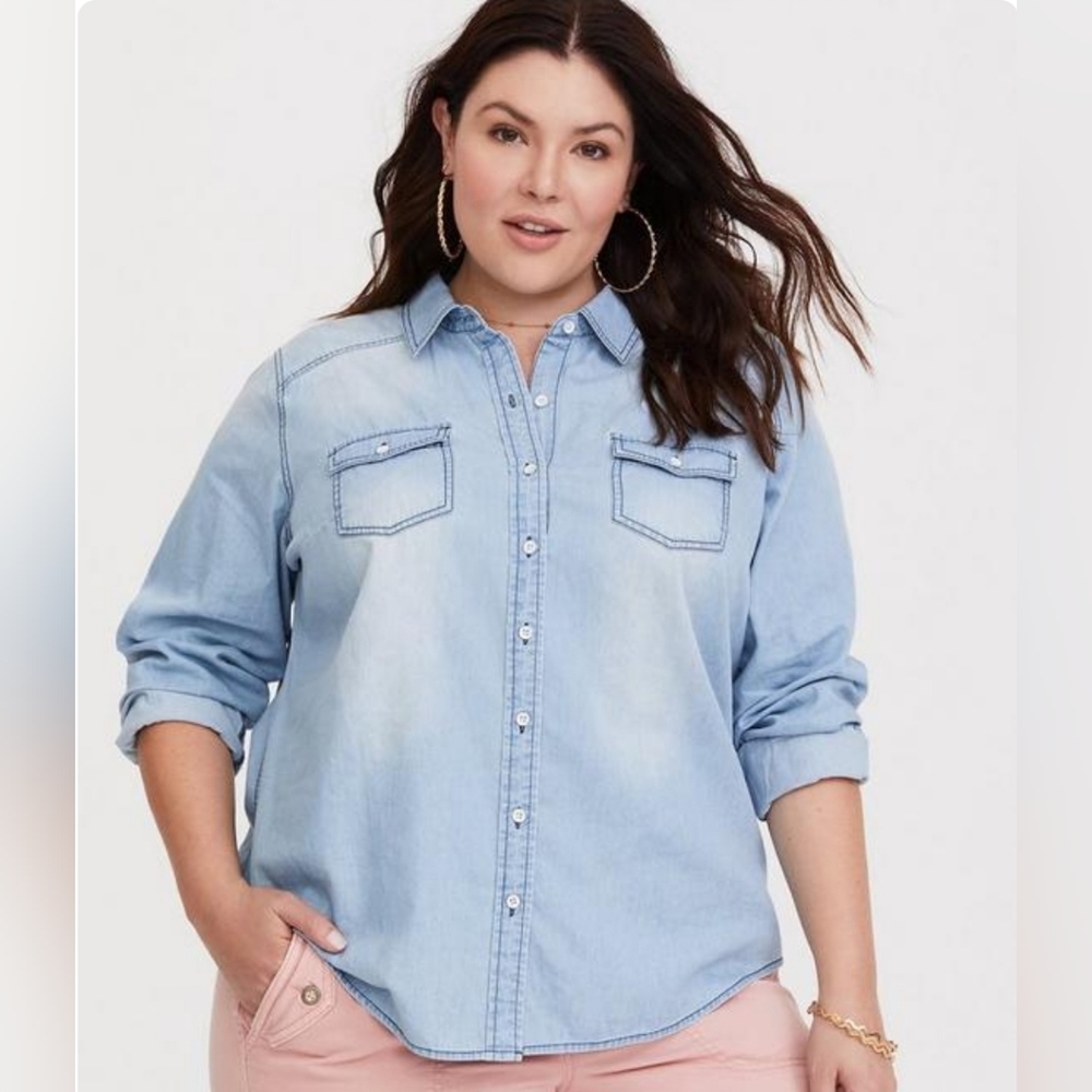 Torrid size 0 Taylor Medium Wash Denim Button-Down Shirt